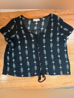 Pink republic Small black white short sleeve top lace up front